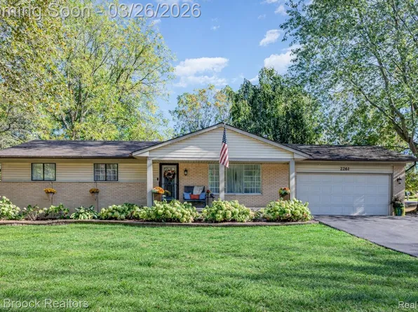 2261 Avondale St, Sylvan Lake, MI 48320