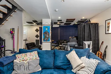 Rented by Rennit Inc.