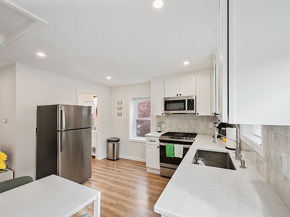 4th image of 101 E Manning St Floor 2