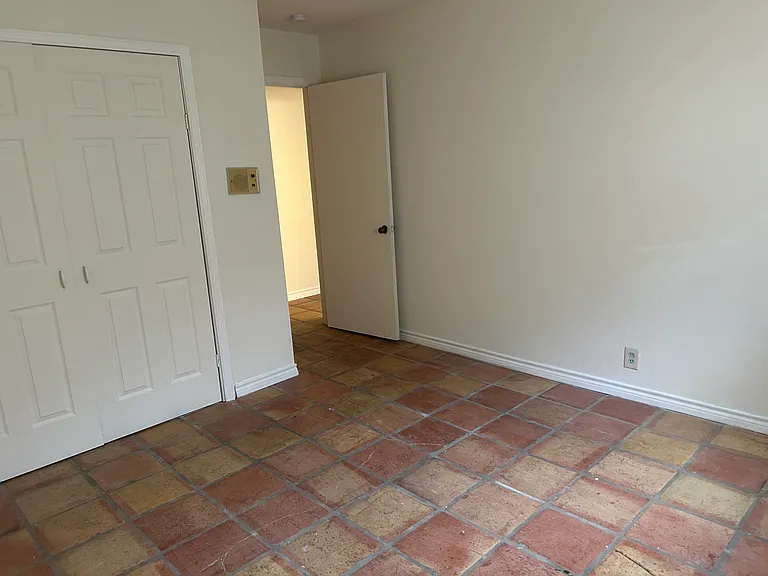 5927 Forest Knoll St — Photo 14