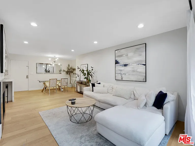 1134 Alta Loma Rd #203 — Photo 15