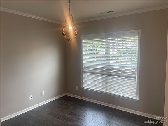 4th image of 15811 Reynolds Dr