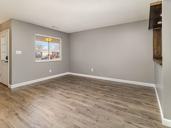 5th image of 15 Miriam Dr