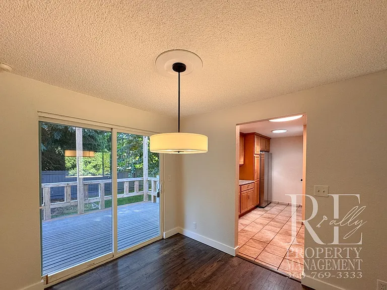 8240 NE Seawind Ave — Photo 7