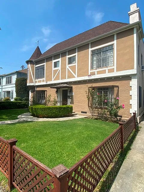 2 bed, 850 sqft, $2,900 — Photo 2