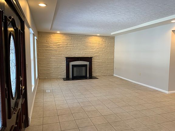 3rd image of 4421 N College Ave