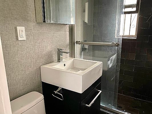 3rd image of 154 E 106th St APT 4D