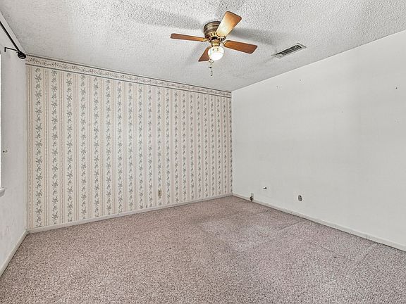 5th image of 1007 Meadowlark Ln