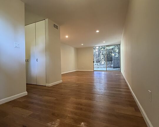 3rd image of 2000 Ivar Ave APT 3
