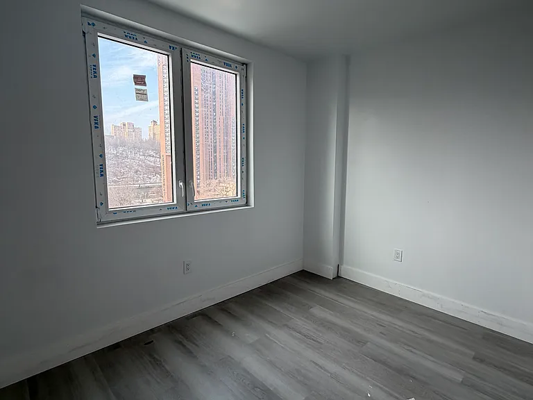 1641 Undercliff Ave #5I — Photo 7