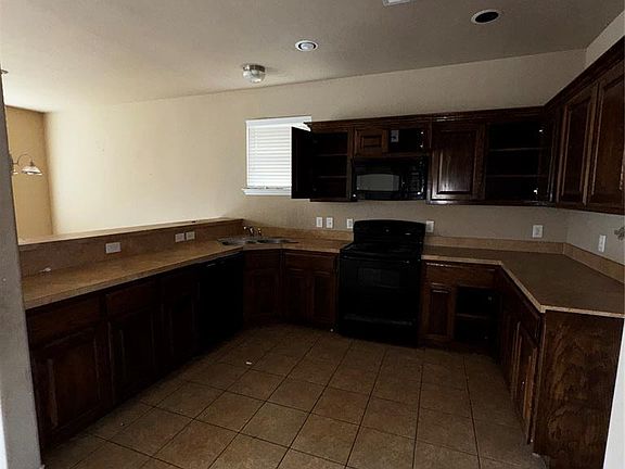 4th image of 12024 Garden Dr
