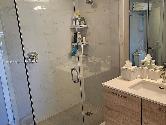 4th image of 16385 Biscayne Blvd Unit 2715