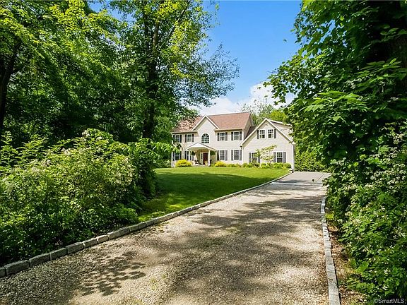 5th image of 82 Hickory Dr