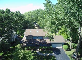 94 Golfview Rd, Lake Zurich, IL 60047