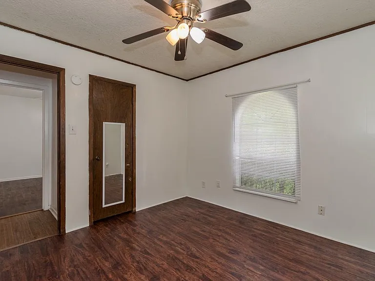 450 Norvell St — Photo 17