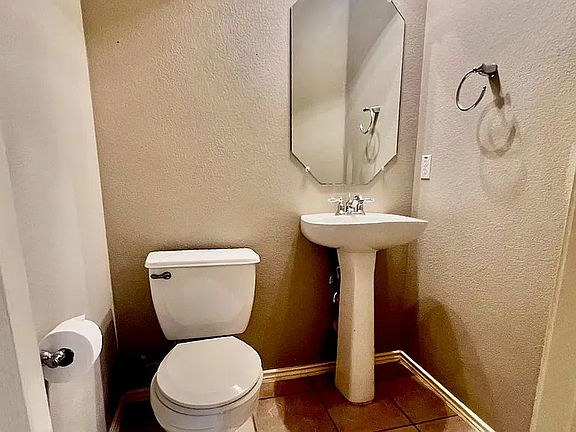 4th image of 10508 Wylie Dr