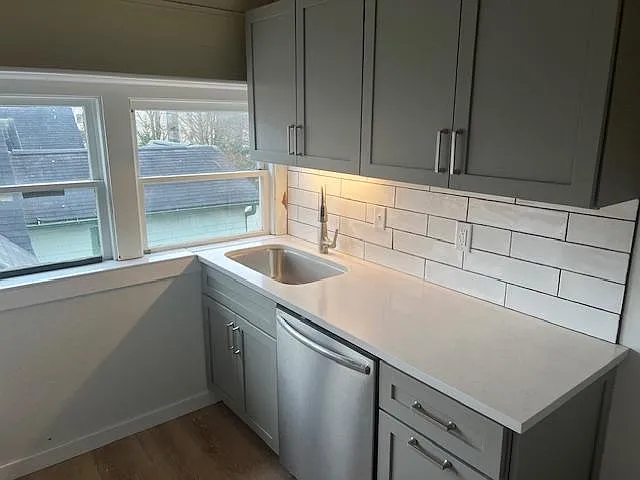 222 S Albany St — Photo 3