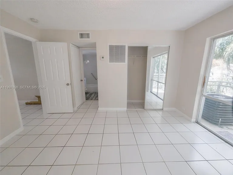 1610 NW North River Dr #204 — Photo 6