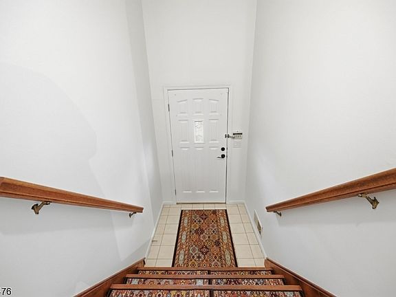 3rd image of 5 Mountain Ridge Rd