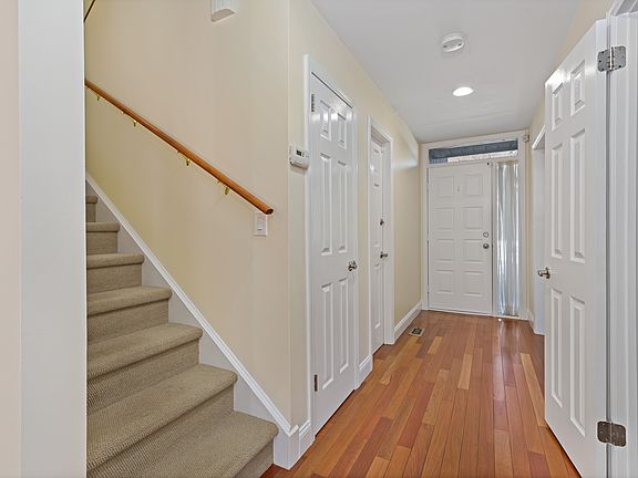 2nd image of 19 Rockhagen Rd