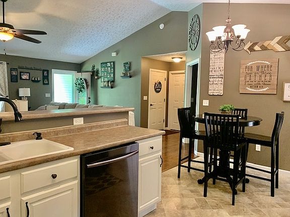 5th image of 334 Deer Trail Dr
