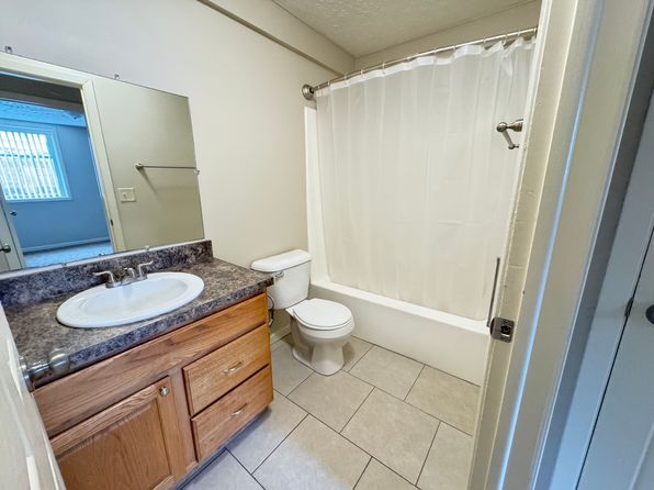 1811 E St #8, Lincoln, NE 68508