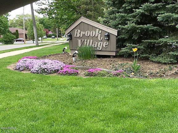 2nd image of 820 Brook Village Dr