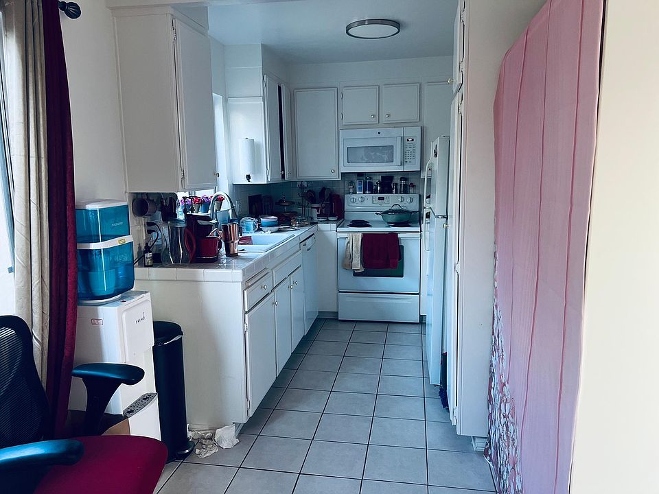 1st image of 816 Westmount Dr #202