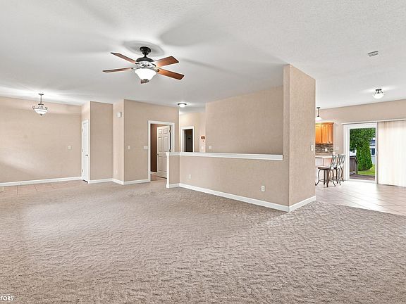 4th image of 403 W Walnut St