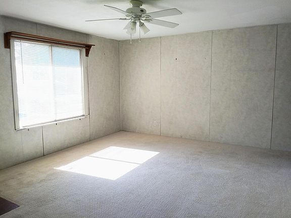 2nd image of 222 Pine Ave