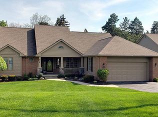 946 Pine Trail Dr #1, Rochester Hills, MI 48307