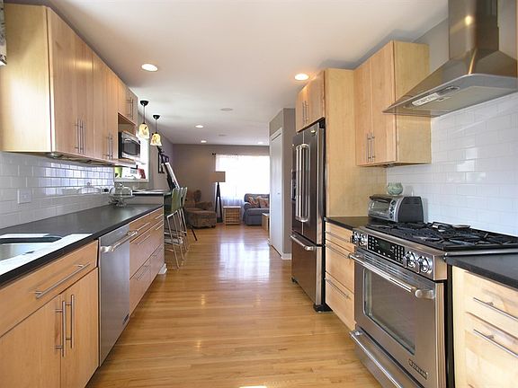 5th image of 64 N Peck Ave