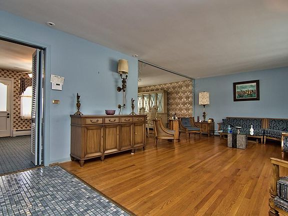 4th image of 214 Karen Dr
