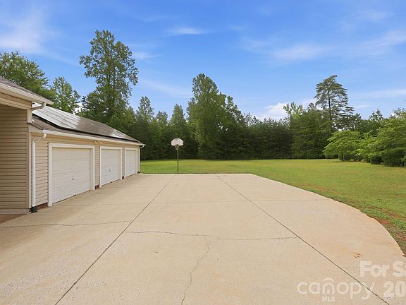 3rd image of 555 Brown Acres Rd