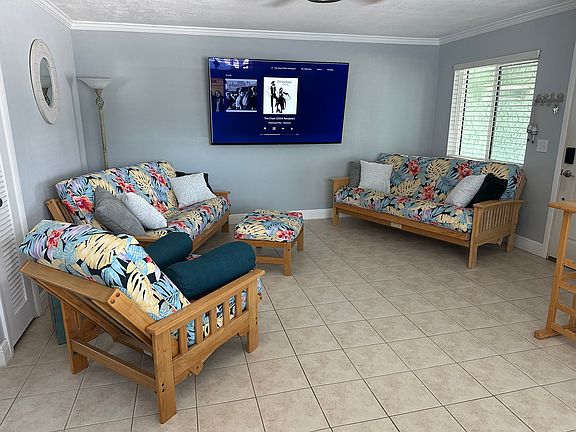 4th image of 584 Bay Esplanade APT 3