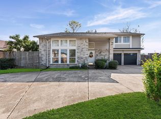 6815 Inwood West Dr, Houston, TX 77088