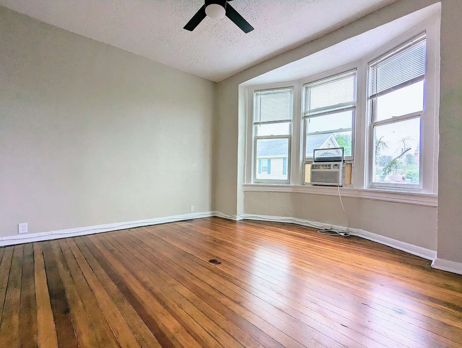 506A Schirmer St photo 1