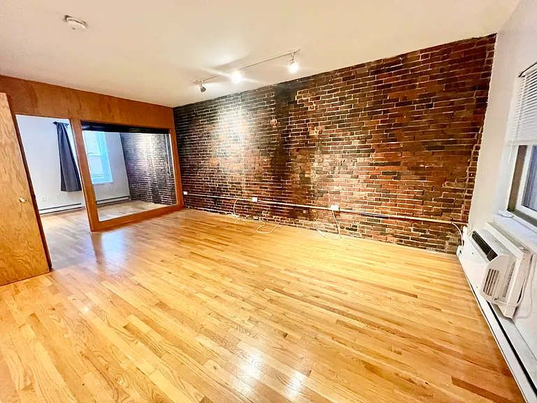 5 Thacher Ct #1 — Photo 4