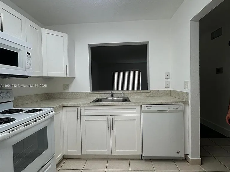 18101 NW 68th Ave #E210 — Photo 3