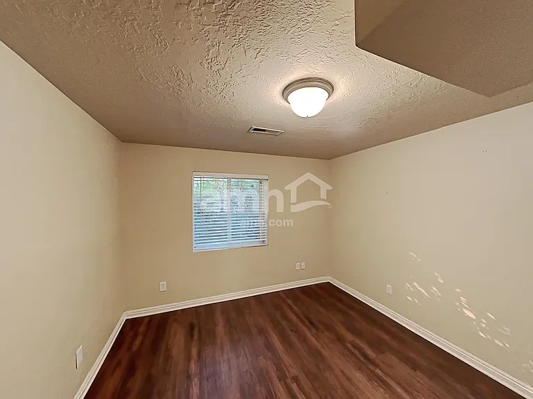 1452 S Stoker Ln — Photo 17