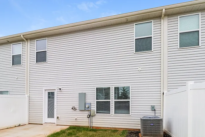 432 Tayberry Ln — Photo 17