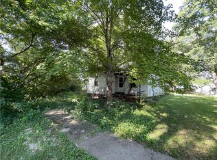 608 S Elm St, Villa Grove, IL 61956