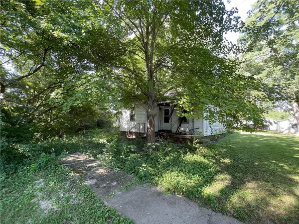 608 S Elm St, Villa Grove, IL 61956