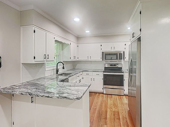 5th image of 2902 Delcourt Dr