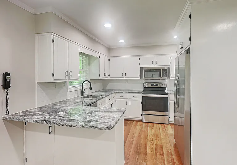 2902 Delcourt Dr — Photo 5