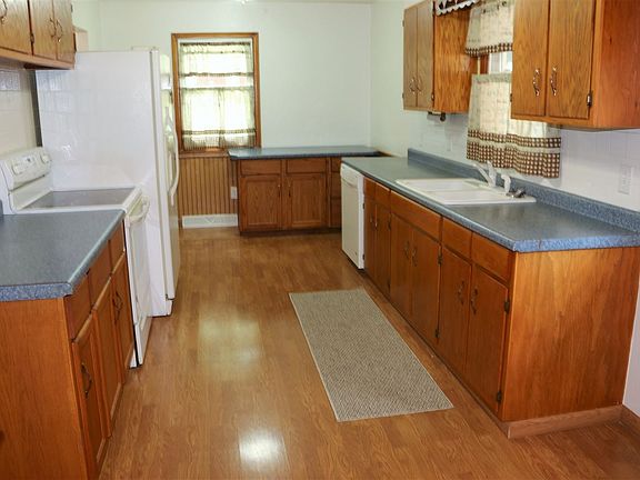 4th image of 1015 10th Ave