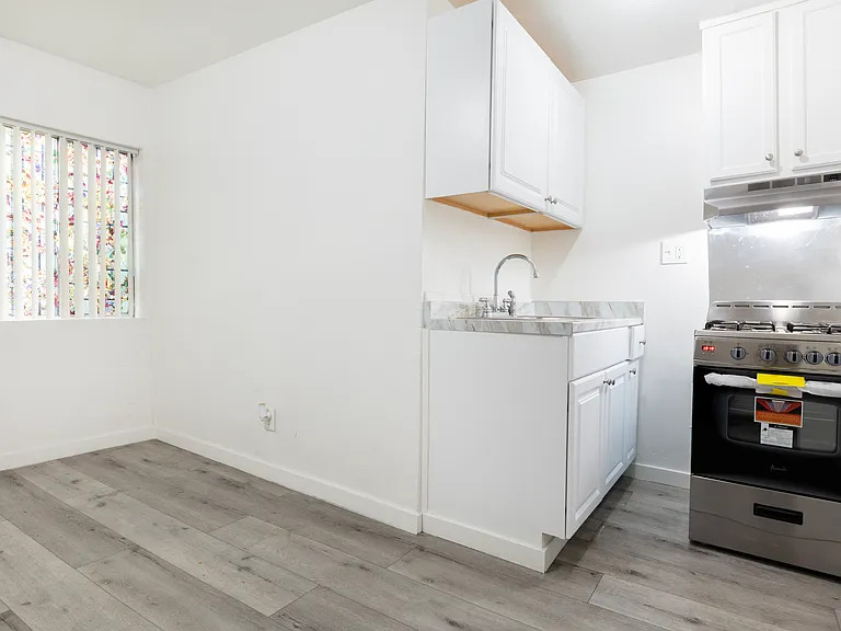 Bixel apts LLC — Photo 23