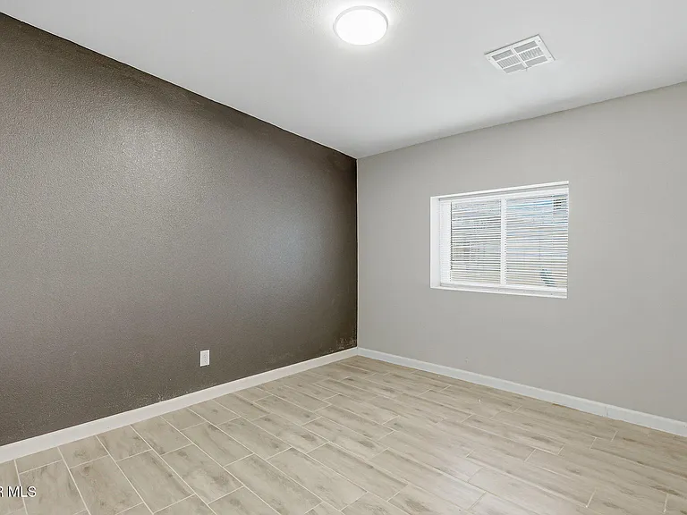9207 Santa Rosalia Ct #B — Photo 20