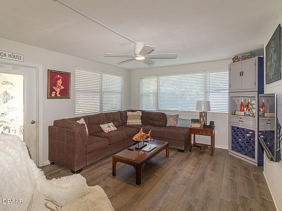 3rd image of 76 Sylvania Pl