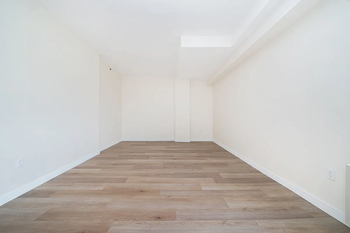 Building Photo - 75-25 153rd St #710